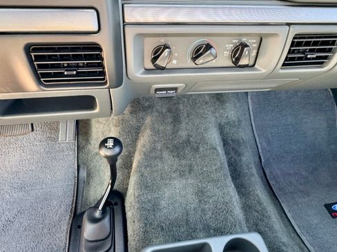 Used 1993 Ford F250 4x4 Regular Cab image 17