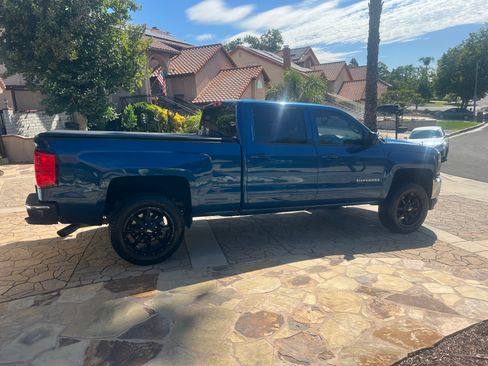 Used 2017 Chevrolet Silverado 1500 LT w/ LT Convenience Package image 4