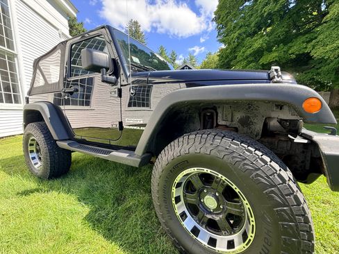Used 2011 Jeep Wrangler Sport AWD/4WD image 17
