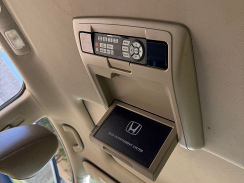 Used 2014 Honda Odyssey Touring image 17