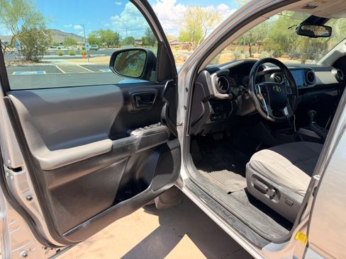 Used 2021 Toyota Tacoma SR5 RWD image 16