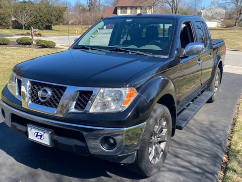 Used 2014 Nissan Frontier SL w/ SL Moonroof Package AWD/4WD image 1