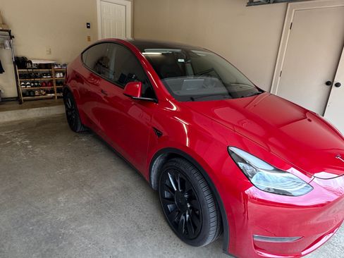 Used 2021 Tesla Model Y Long Range image 1