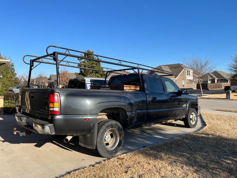 Used 2005 Chevrolet Silverado 3500 LT w/ Heavy-Duty Power Package image 2