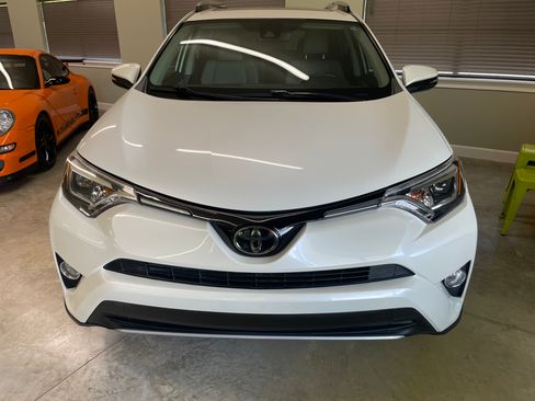 Used 2017 Toyota RAV4 Limited FWD image 9