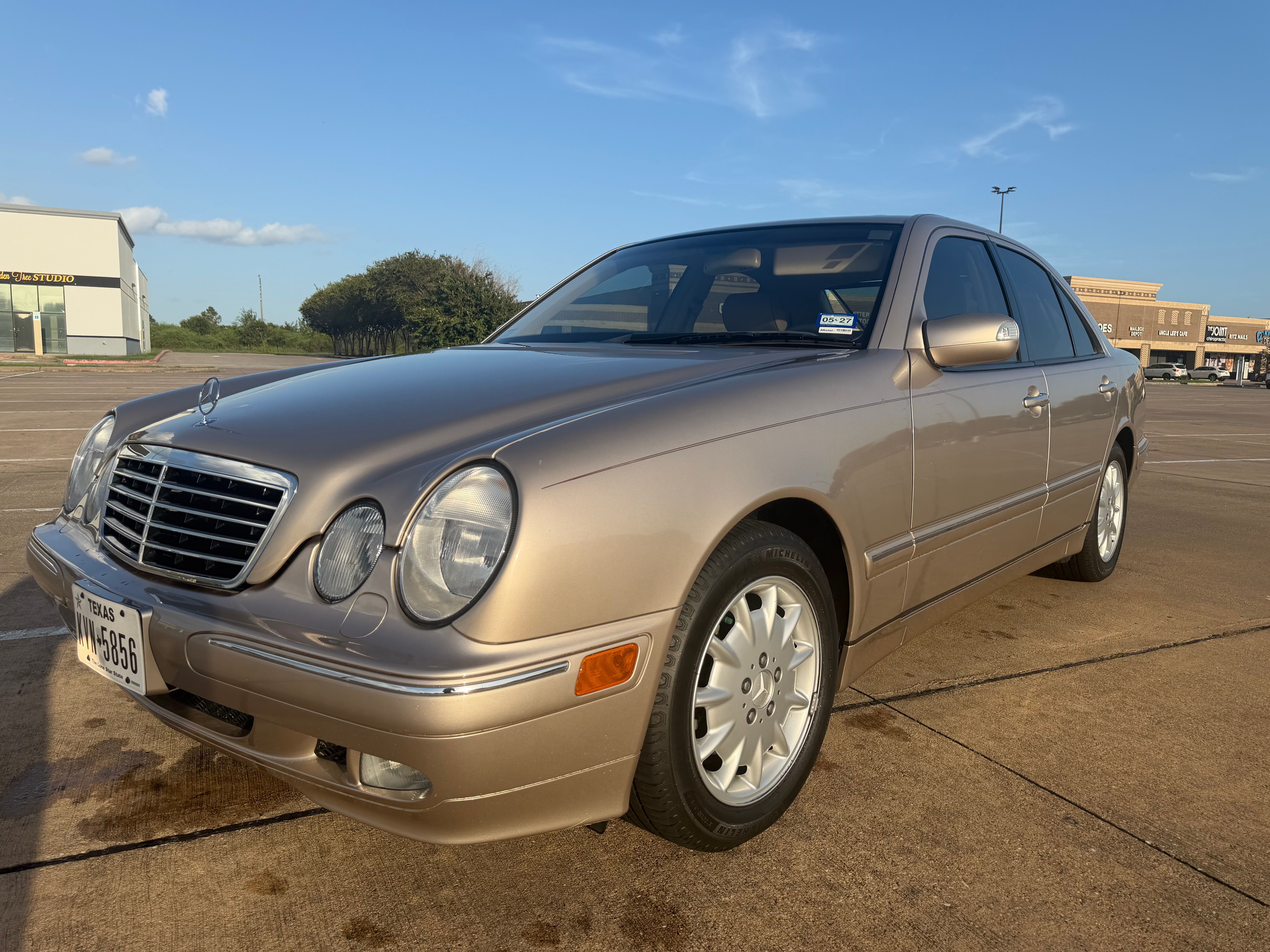Used 2000 Mercedes-Benz E 320 Sedan image 12
