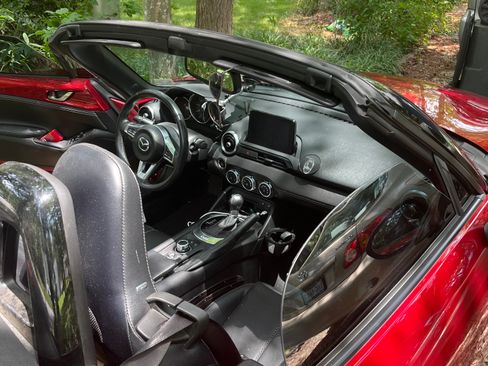 Used 2021 MAZDA MX-5 Miata Grand Touring RWD image 1