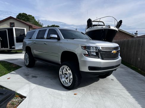 Used 2015 Chevrolet Suburban LT image 1