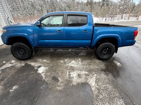 Used 2017 Toyota Tacoma TRD Sport w/ Tow Package (A/T) image 1