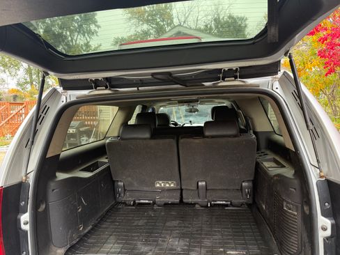 Used 2012 Chevrolet Suburban LT image 10