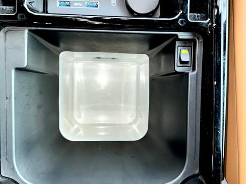 Used 2017 Land Rover Discovery HSE image 22