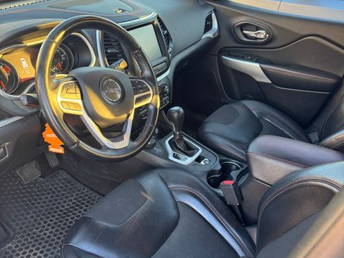 Used 2017 Jeep Cherokee Trailhawk image 9