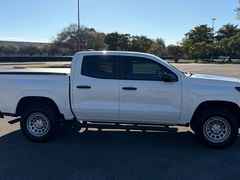 Used 2025 Chevrolet Colorado W/T image 2
