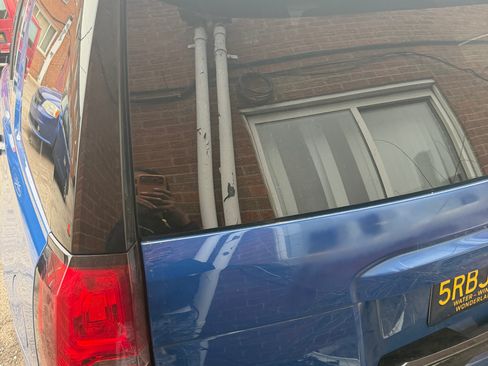 Used 2018 Chevrolet Tahoe 4WD w/ Remote Keyless Entry Package image 6