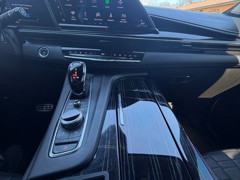 Used 2023 Cadillac Escalade V w/ Heavy-Duty Trailer Package image 9