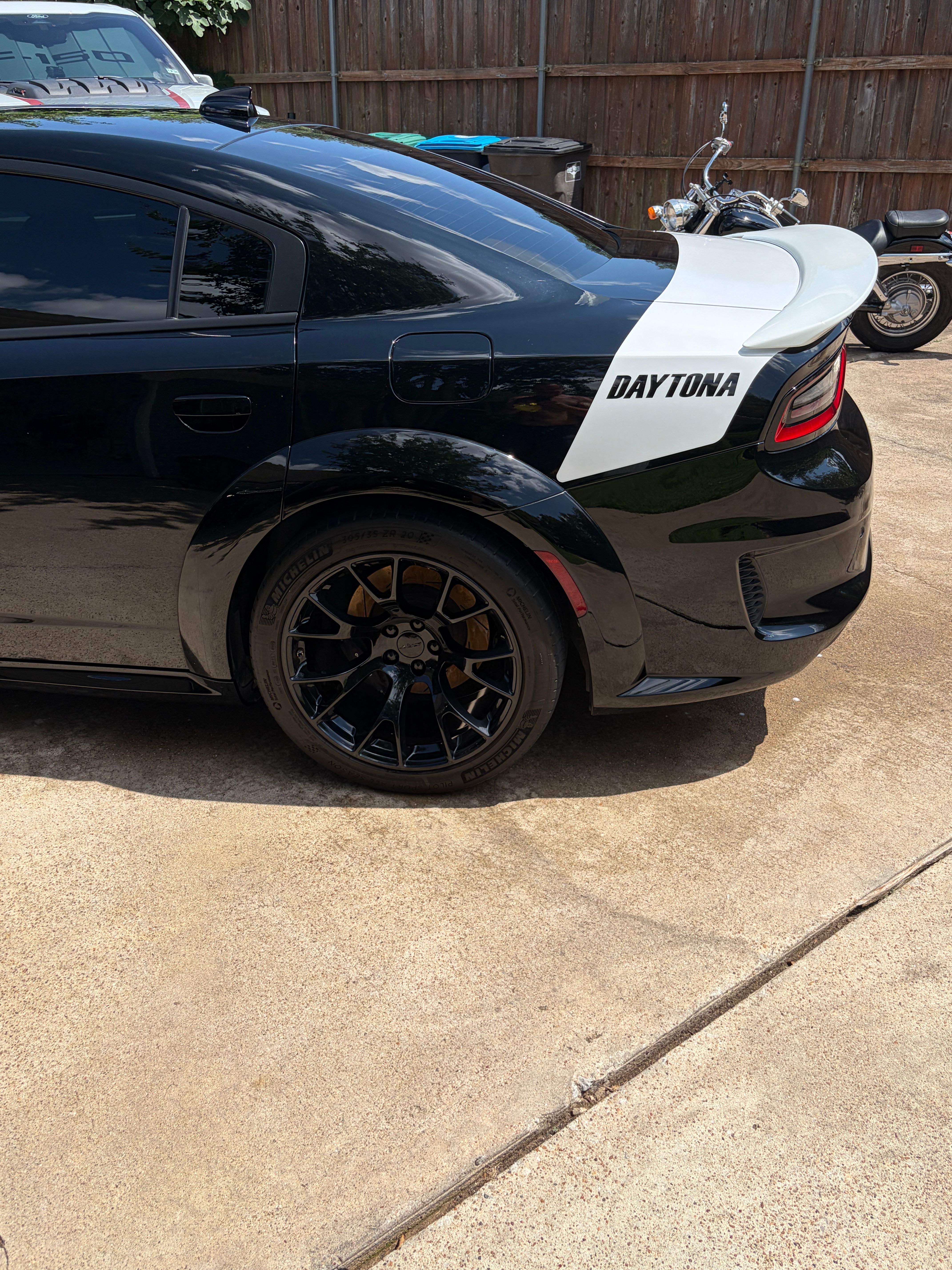Used 2020 Dodge Charger SRT Hellcat w/ Navigation & Travel Group RWD image 2