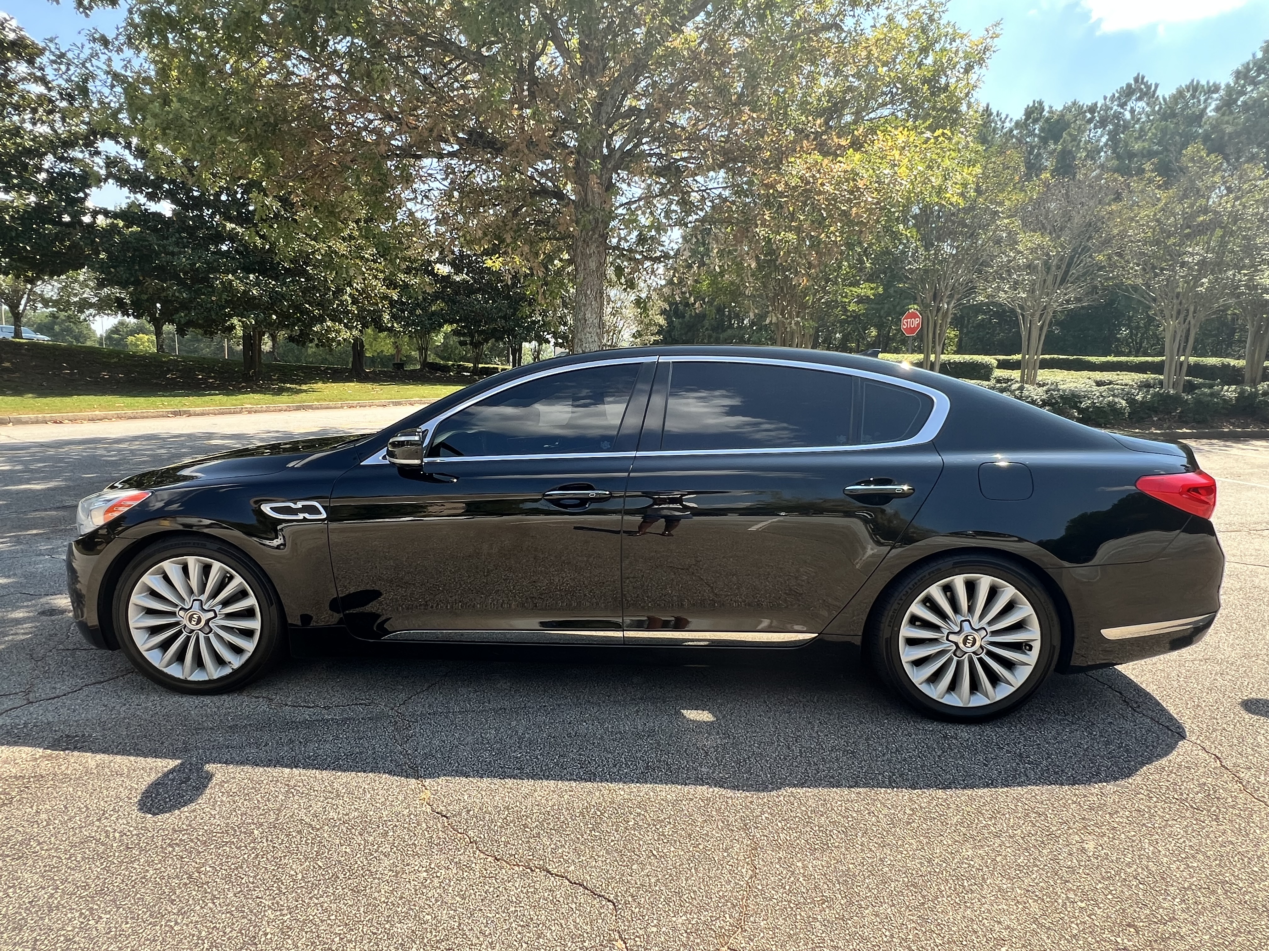 Used 2015 Kia K900 Luxury w/ VIP Package (Discontinued) RWD image 1
