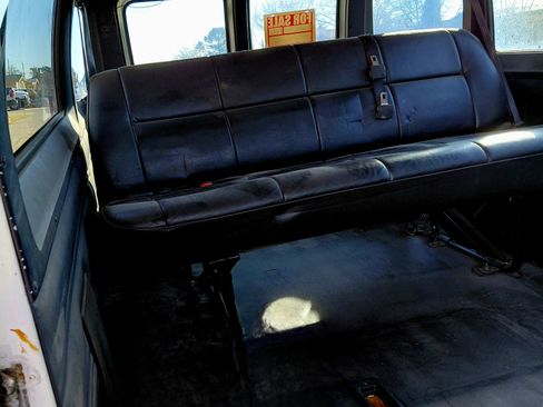 Used 2001 Dodge B3500 image 10