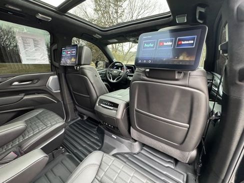 Used 2024 Cadillac Escalade ESV V w/ LPO, ONYX Package image 11