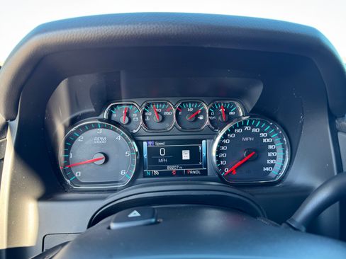 Used 2018 Chevrolet Suburban LT image 20