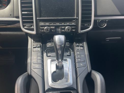 Used 2014 Porsche Cayenne Platinum Edition image 15