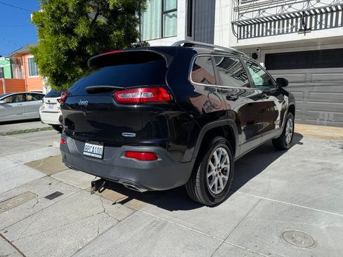 Used 2016 Jeep Cherokee Latitude w/ Comfort & Convenience Group image 8