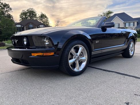 Used 2006 Ford Mustang GT RWD image 14