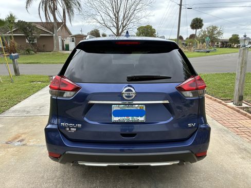Used 2020 Nissan Rogue SV image 4
