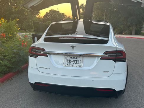 Used 2016 Tesla Model X 60D image 8