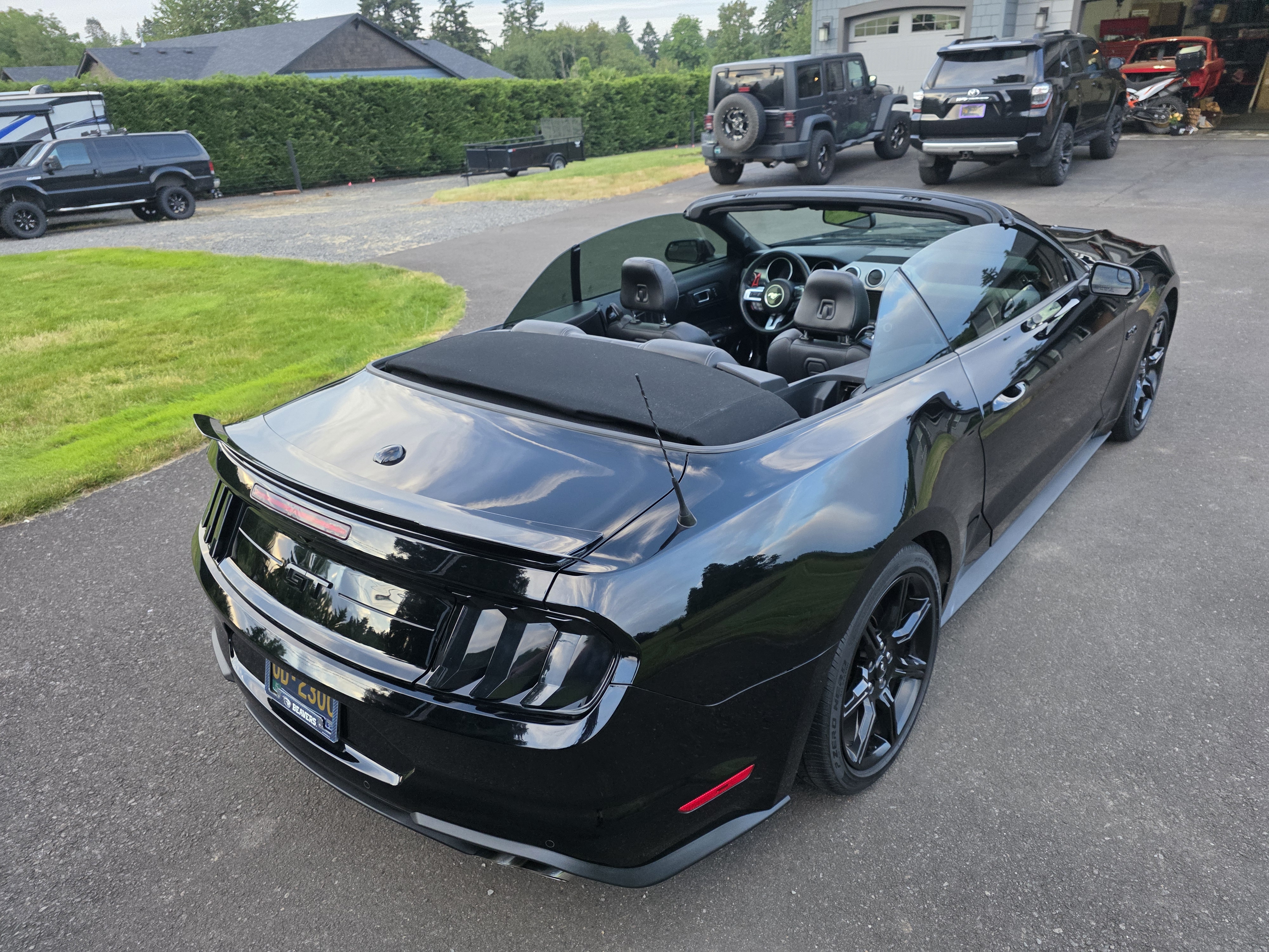 Used 2018 Ford Mustang GT Premium w/ Black Accent Package RWD image 13