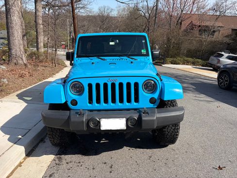 Used 2018 Jeep Wrangler Unlimited Rubicon w/ Connectivity Group image 6