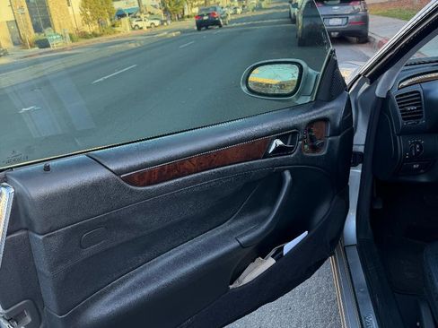 Used 2002 Mercedes-Benz CLK 320 Coupe image 16