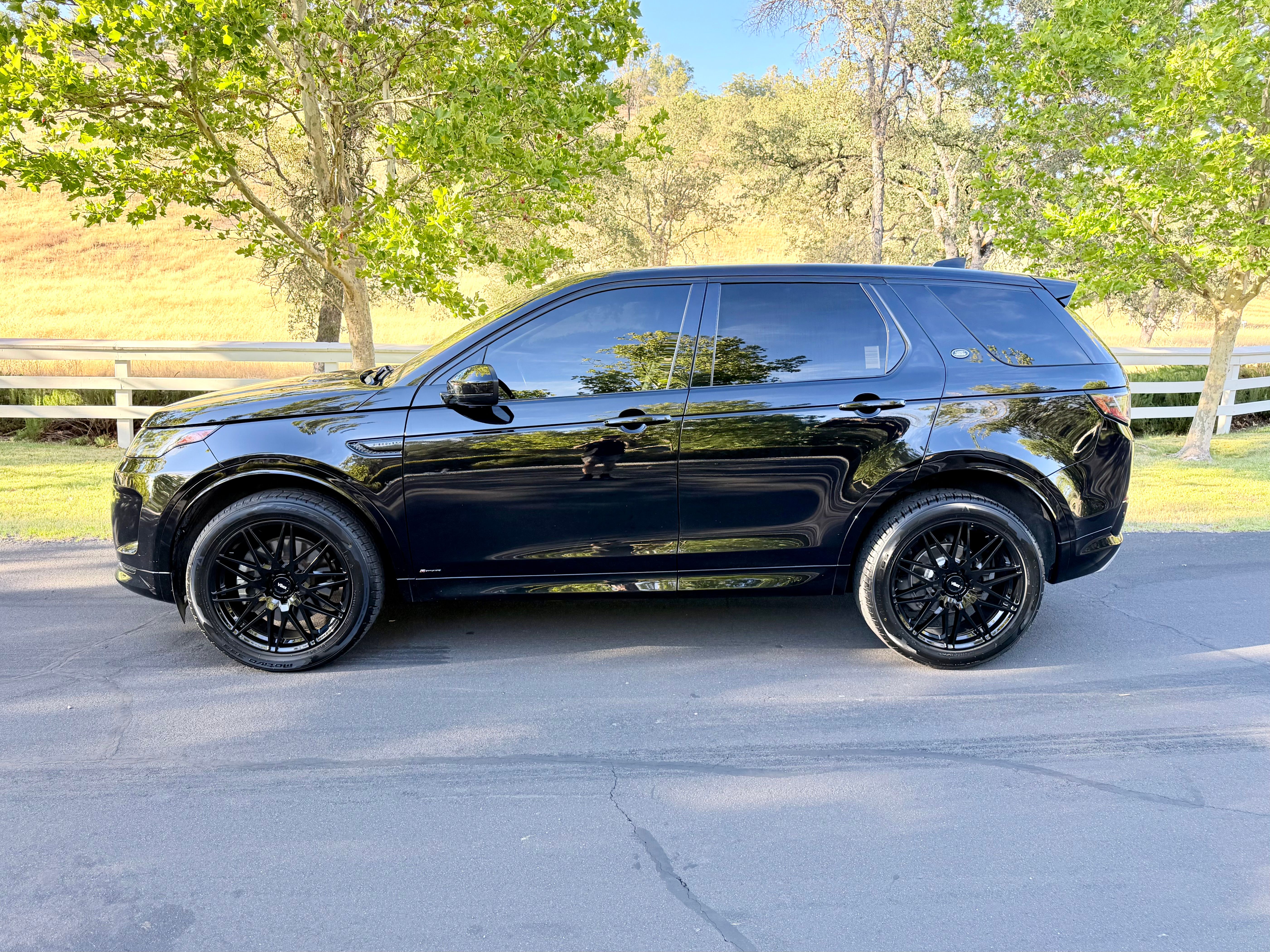 Used 2020 Land Rover Discovery Sport SE R-Dynamic AWD/4WD image 2