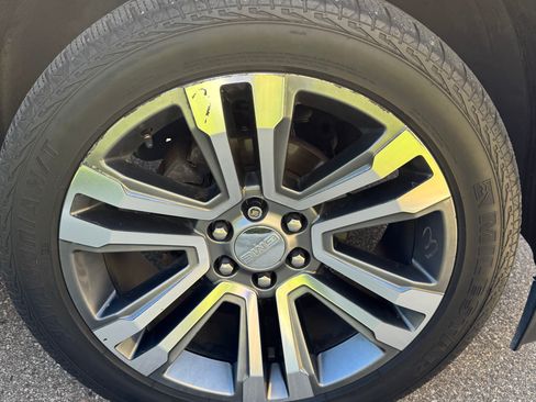 Used 2018 GMC Yukon Denali w/ Denali Ultimate Package image 11