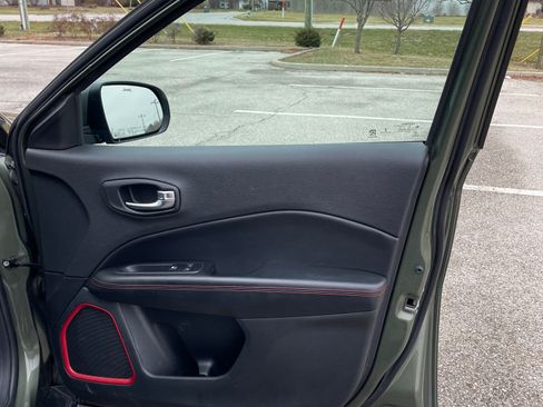 Used 2020 Jeep Compass Trailhawk image 17