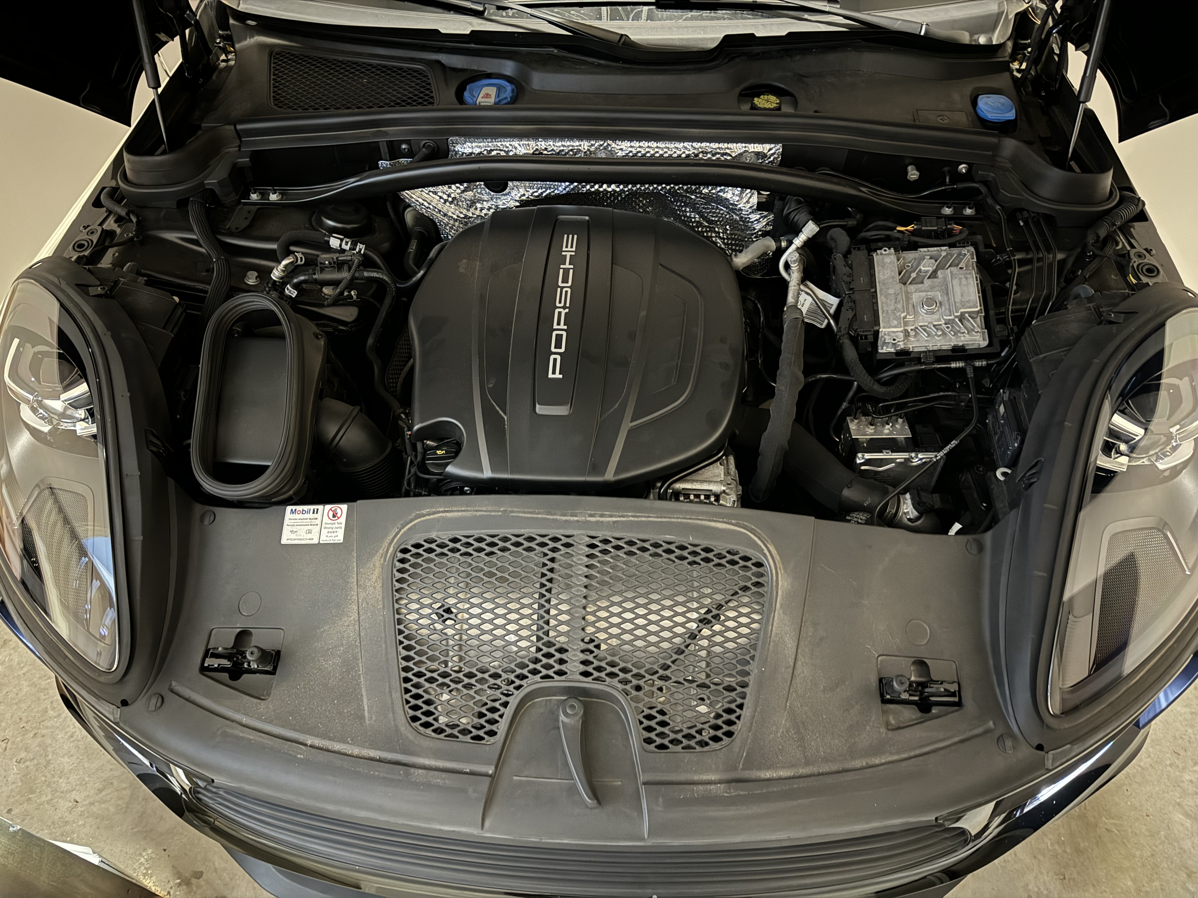 Used 2019 Porsche Macan AWD/4WD image 18