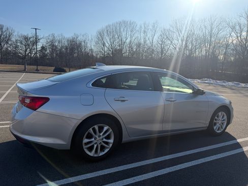 Used 2016 Chevrolet Malibu LT image 8