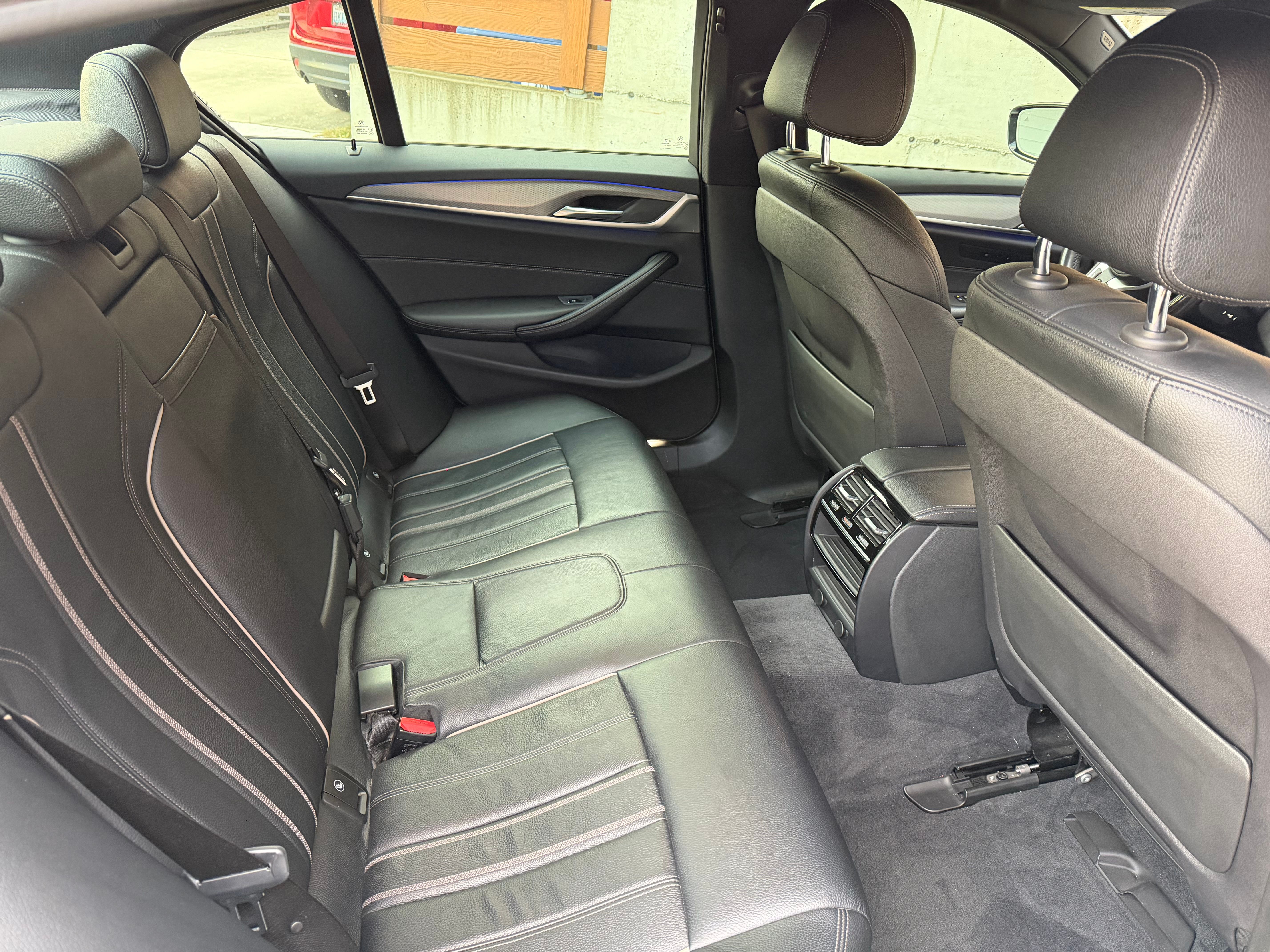 Used 2019 BMW 530e w/ M Sport Package RWD image 6