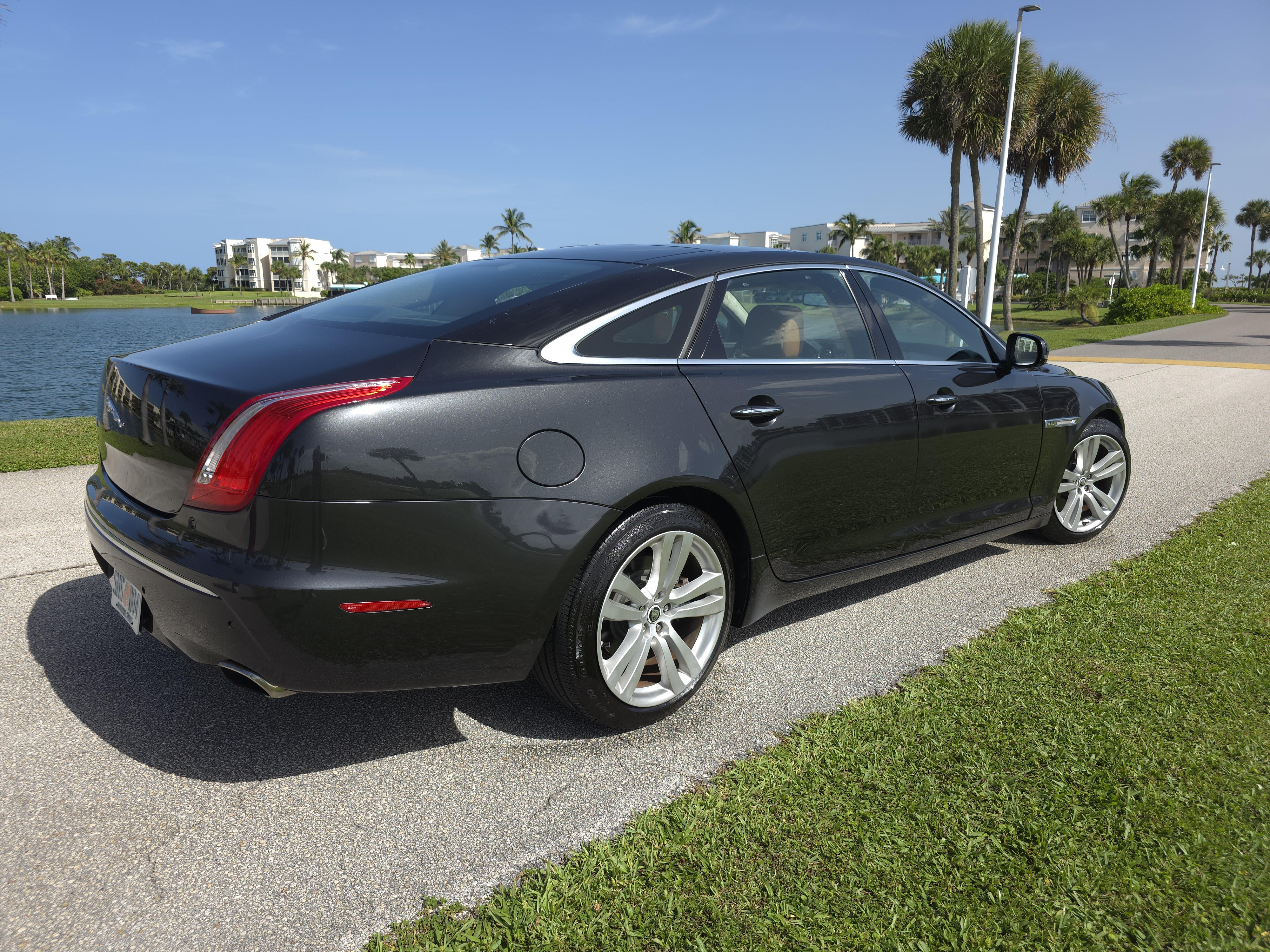 Used 2011 Jaguar XJ L RWD image 11