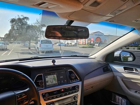 Used 2017 Hyundai Sonata Plug-In Hybrid image 13