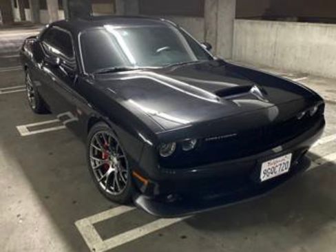 Used 2015 Dodge Challenger SRT w/ Technology Group RWD image 4