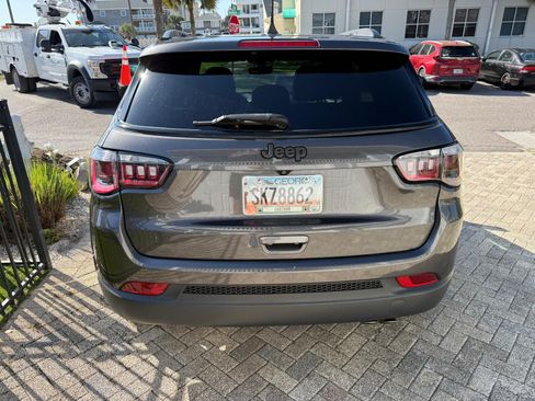 Used 2021 Jeep Compass Latitude image 5