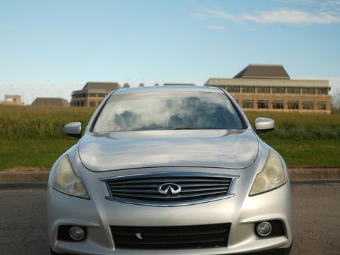 Used 2013 INFINITI G37 x Sedan w/ Premium Pkg image 2