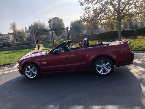 Used 2007 Ford Mustang GT Premium image 8
