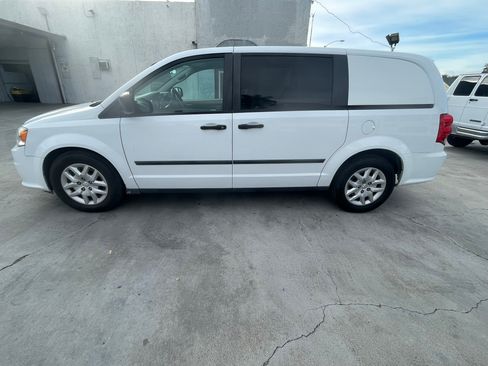 Used 2015 RAM C/V Tradesman image 9