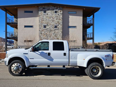 Used 2006 Ford F350 Lariat image 1