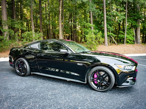 Used 2015 Ford Mustang GT image 10