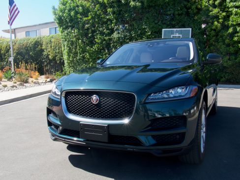 Used 2017 Jaguar F-PACE Prestige image 6