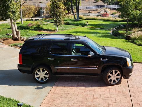 Used 2009 Cadillac Escalade AWD image 1