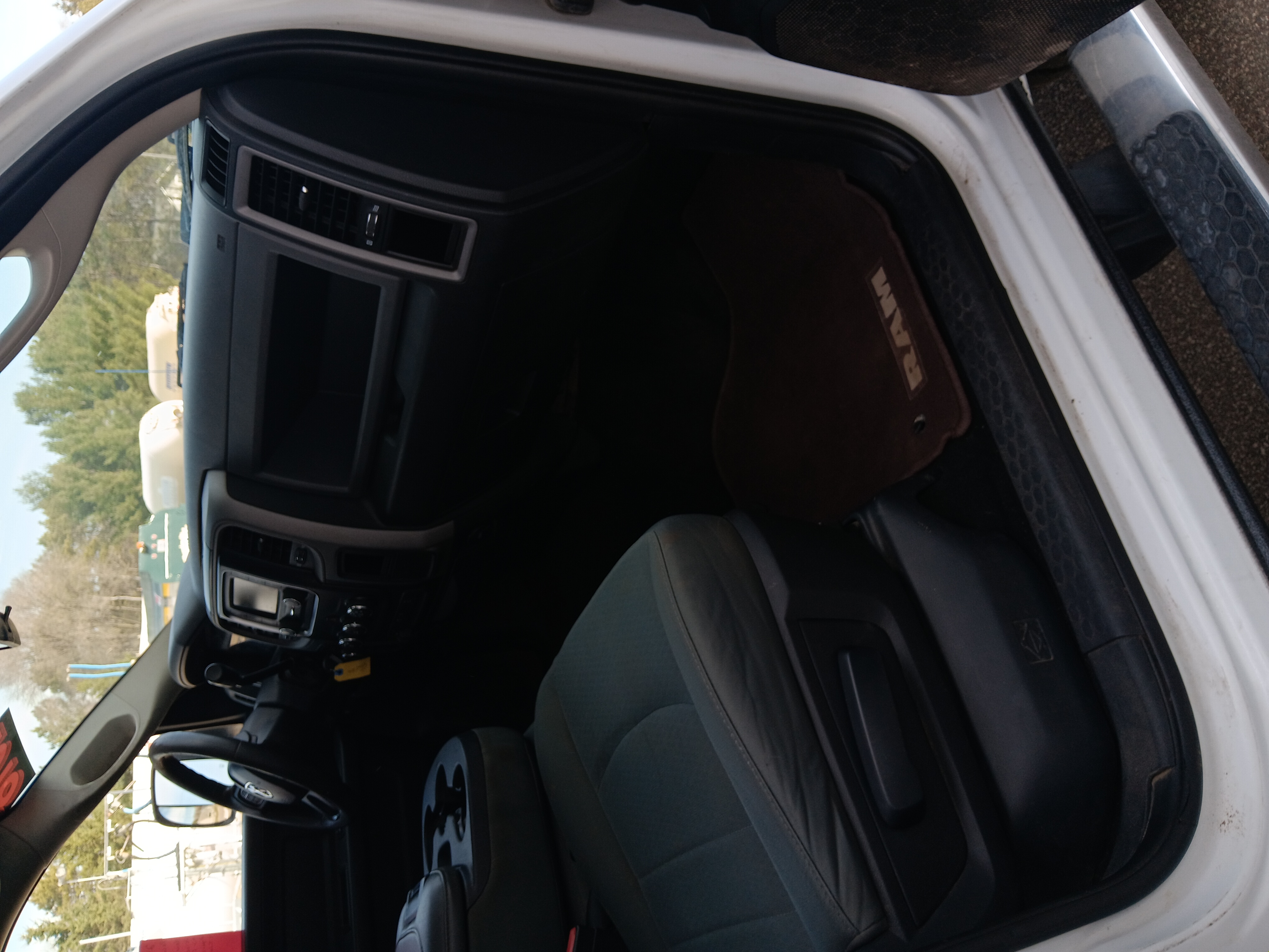 Used 2016 RAM 2500 Tradesman w/ Chrome Appearance Group AWD/4WD image 13